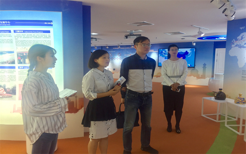 参观一带一路推进会